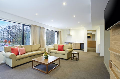 Crowne Plaza Canberra, An IHG Hotel - Accommodation Burleigh 11