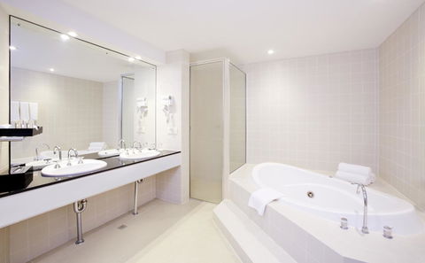 Crowne Plaza Canberra, An IHG Hotel - Accommodation Burleigh 20