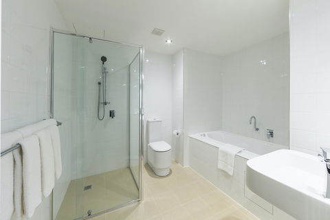 Crowne Plaza Canberra, An IHG Hotel - Accommodation Burleigh 27