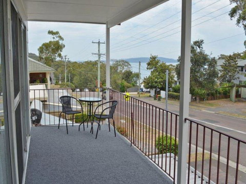 Boomerang On The Bay' 107 Government Road - Boat Parking, Air Conditioning And Water Views - Accommodation Burleigh 0