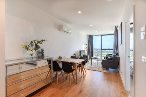 Box Hill 1 Bedroom Apartment With Ultimate View - Accommodation Burleigh 1
