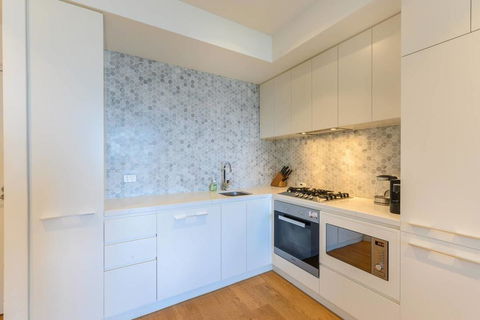Box Hill 1 Bedroom Apartment With Ultimate View - Accommodation Burleigh 3