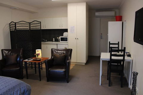 Box Hill Studio 3 At Canterbury Gardens - Accommodation Burleigh 2