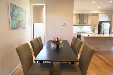 Brand New House Near Box Hill - Accommodation Burleigh 3