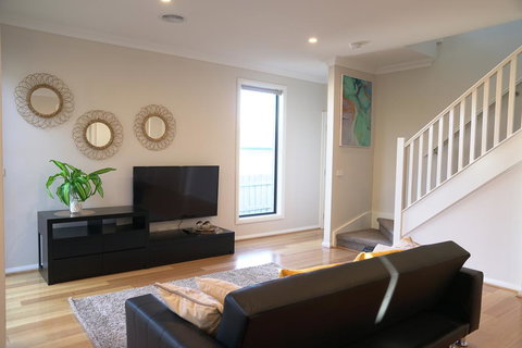 Brand New House Near Box Hill - Accommodation Burleigh 2