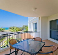 Breakers 1/8 - Accommodation Burleigh