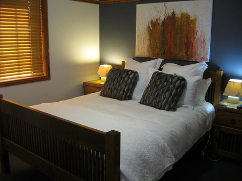 Brick Creek House - Accommodation Burleigh 3