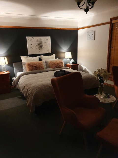 Brick Creek House - Accommodation Burleigh 2