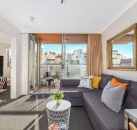 Bright Central Pad with Rooftop Pool Gym  Parking - Accommodation Burleigh