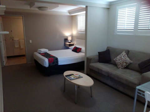 Brisbane Street Studios - Accommodation Burleigh 2