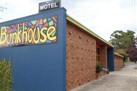 Bunkhouse Motel - Accommodation Burleigh 2