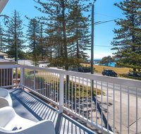 Burleigh - great house room for the boat- across the road from beach - Accommodation Burleigh