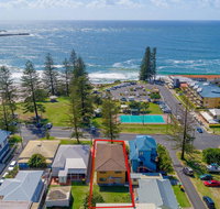 Burleigh House Opposite Main Beach - Views Sea Pool Linen and Free WiFi - Accommodation Burleigh
