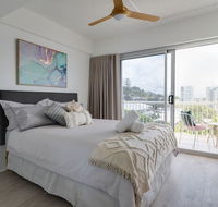 Burleigh Point Beach Vibes Stylish and Modern - Accommodation Burleigh