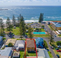 Burleigh Unit 2 -28 Clarence Street - Opposite Main Beach. - Accommodation Burleigh