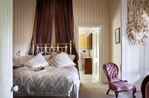 Burnbank - Accommodation Burleigh 1