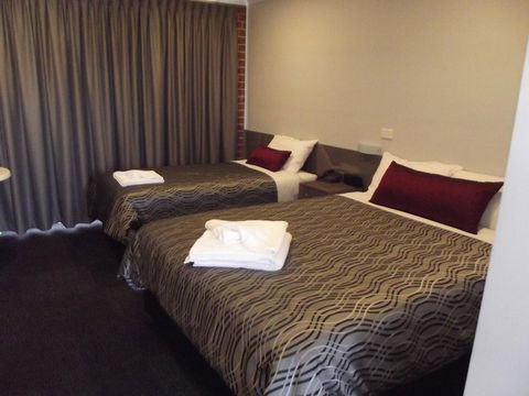Bushman's Motor Inn - Accommodation Burleigh 2