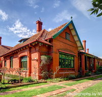 Buxton Manor - Accommodation Burleigh