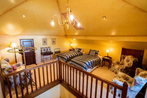 Buxton Manor - Accommodation Burleigh 2