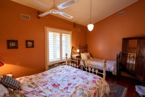 Buxton Manor - Accommodation Burleigh 1