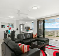 Cairns Luxury Seafront Apartment - Accommodation Burleigh