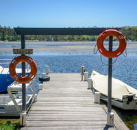 Calm Waters Waterfront Cottages - Accommodation Burleigh