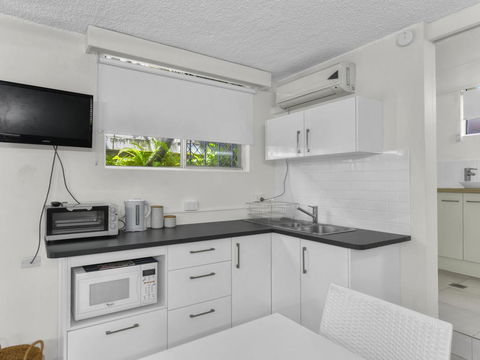 Camden Motor Inn - Accommodation Burleigh 2