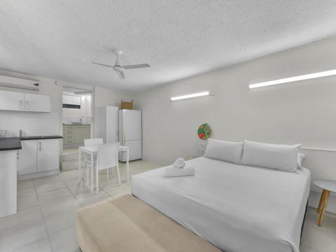 Camden Motor Inn - Accommodation Burleigh 0