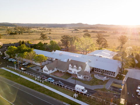 Camden Valley Inn - Accommodation Burleigh 0
