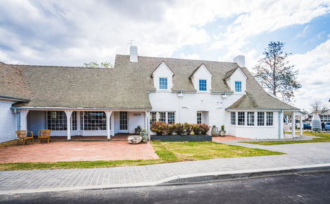 Camden Valley Inn - Accommodation Burleigh 2