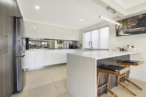 CANAL HOME NEAR MOOLOOLABA - Accommodation Burleigh 3