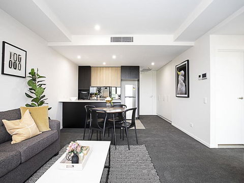 CANBERRA CHIC-hosted By:L'Abode Accommodation - Accommodation Burleigh 3