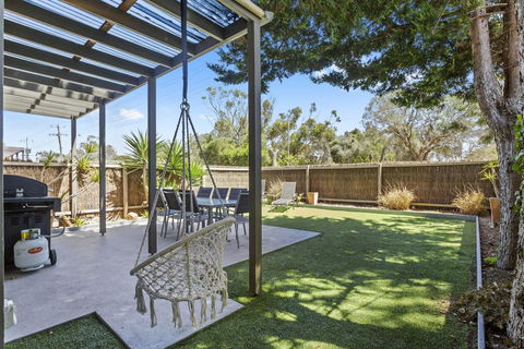 CAPEL'S REST - CAPEL SOUND - Accommodation Burleigh 2