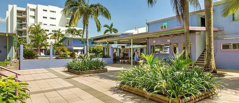 Caravella Backpackers - Accommodation Burleigh 2