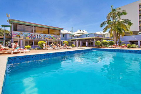 Caravella Backpackers - Accommodation Burleigh 1