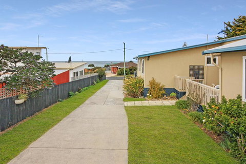 Carmens Inn - Accommodation Burleigh 3