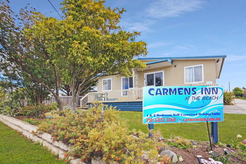 Carmens Inn - Accommodation Burleigh 2