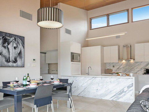 Casa Sul Lago - Quite Simply A Very Special Place - Accommodation Burleigh 3