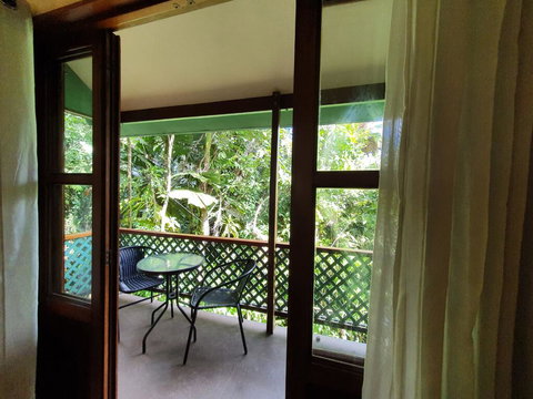 Cassowary House - Accommodation Burleigh 2