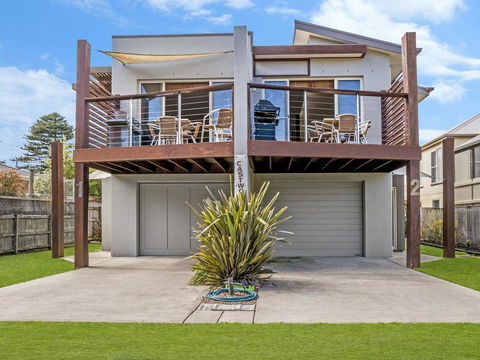 CASTWOOD VILLA No. 1 - Accommodation Burleigh 2