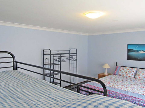 Catalina', 7 Catalina Close - Air Conditioned Large Home With Boat Parking - Accommodation Burleigh 3