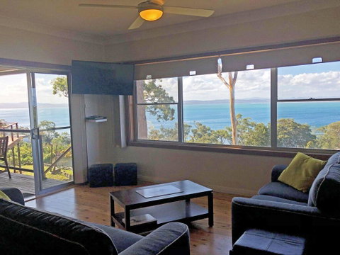 Catch Of The Day', 72 Government Road - Great House With Water Views - Accommodation Burleigh 2