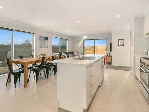 Cazamy Coastal - Accommodation Burleigh 0