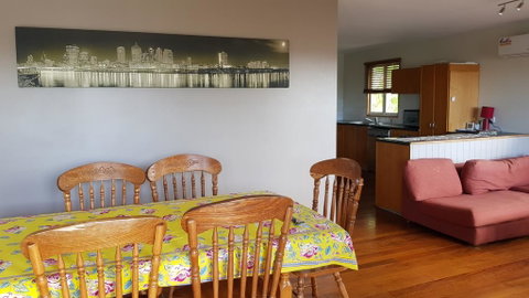 Cedar Lookout - Accommodation Burleigh 3