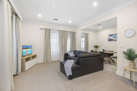 Central And Charming On Wallace - Accommodation Burleigh 0