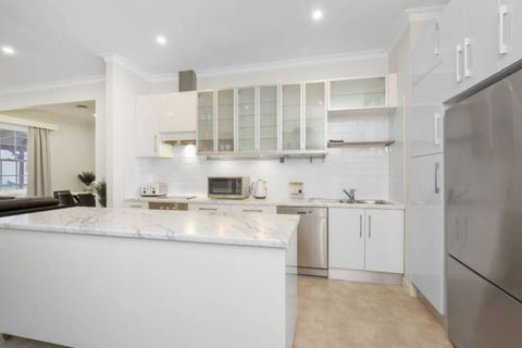 Central And Charming On Wallace - Accommodation Burleigh 2