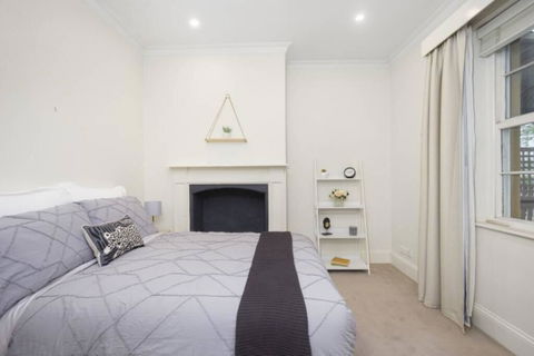 Central And Charming On Wallace - Accommodation Burleigh 3