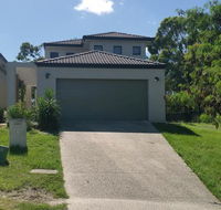 Central Gold Coast Large Modern Elevated House - Accommodation Burleigh