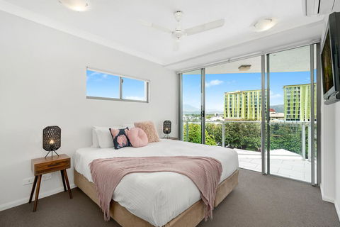 Centrepoint Apartments - Accommodation Burleigh 1