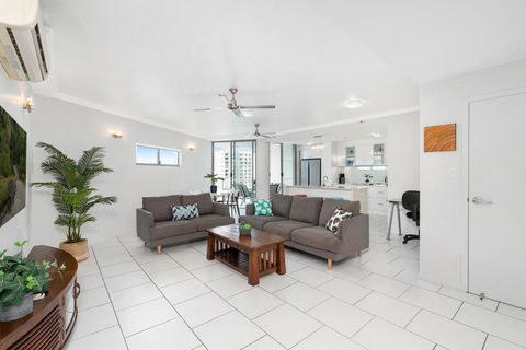 Centrepoint Apartments - Accommodation Burleigh 2